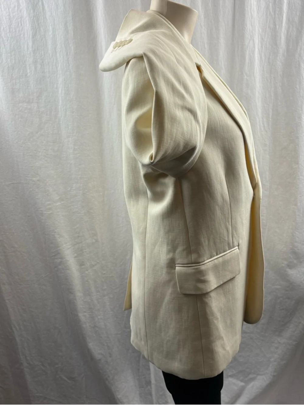 Nili Lotan's 'Francoise' oversized blazer in Ivory 2 - Picture 9 of 14